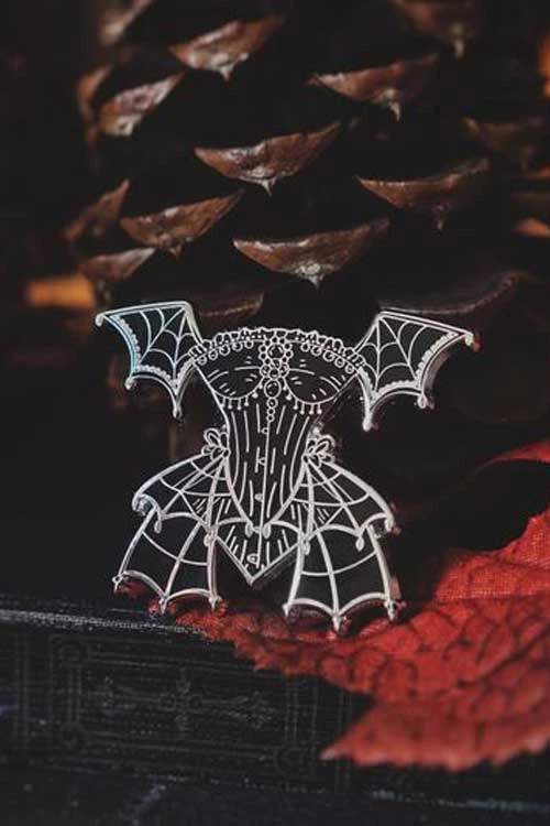 Accessories Lively Ghosts The Edward Corset In Black Enamel Pin 1 Accessories Lively Ghosts The Edward Corset In Black Enamel Pin
